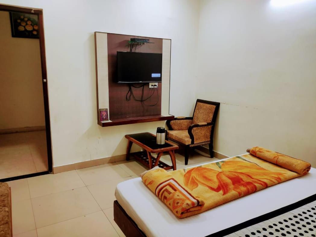 Hotel Diamond New Delhi Eksteriør bilde